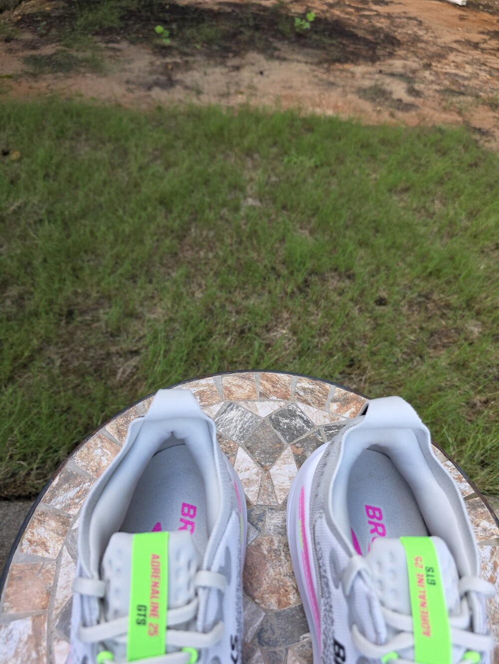 Brooks Adrenaline GTS 25 Oyster/Pink Running Shoes Women's Size 9.5 Worn 1x Box - Picture 9 of 11